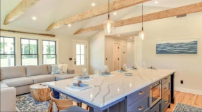 Renovated kitchen less than 2 miles to Beach!
